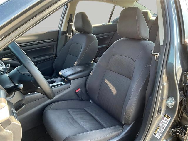 Used 2025 Nissan Altima 2.5 SV FWD image 22
