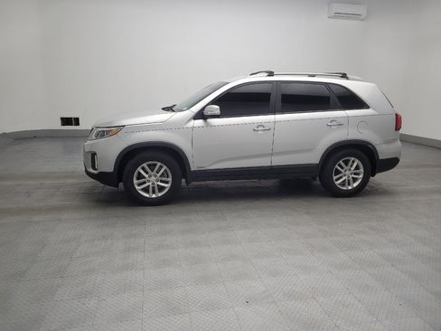 Used 2015 Kia Sorento LX image 2