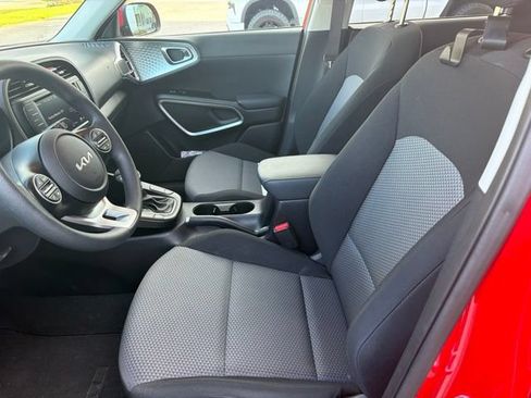 Used 2024 Kia Soul LX w/ Option Group 015 FWD image 10