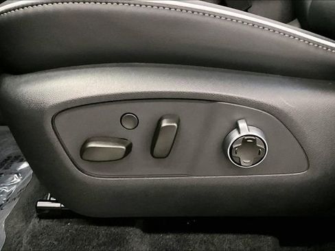Used 2025 Buick Enclave Avenir w/ Super Cruise Package AWD/4WD image 32