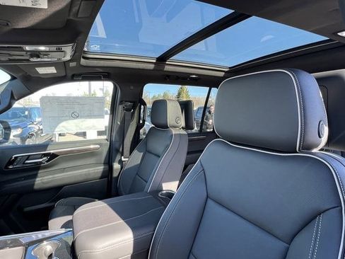 New 2025 Chevrolet Suburban Premier image 19