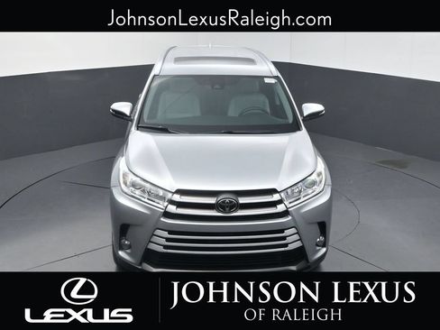 Used 2018 Toyota Highlander XLE AWD/4WD image 24