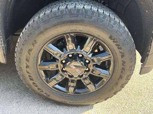 Used 2025 GMC Sierra 2500 AT4 AWD/4WD image 5