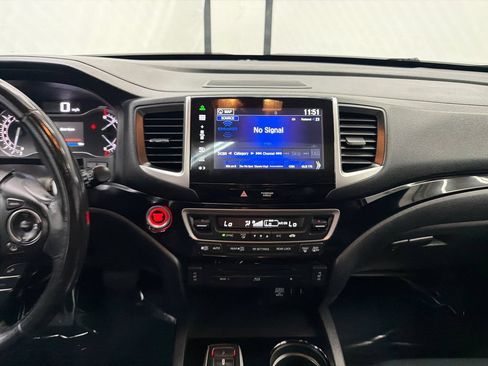 Used 2016 Honda Pilot Touring image 32
