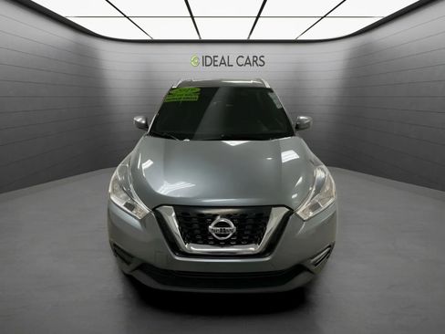 Used 2019 Nissan Kicks SV FWD image 2