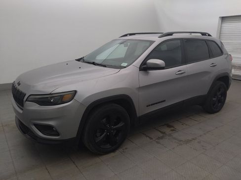 Used 2020 Jeep Cherokee Latitude Plus FWD image 2