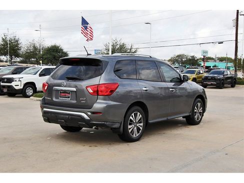 Used 2017 Nissan Pathfinder S image 6