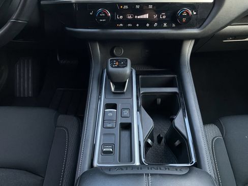 Used 2025 Nissan Pathfinder SV FWD image 13