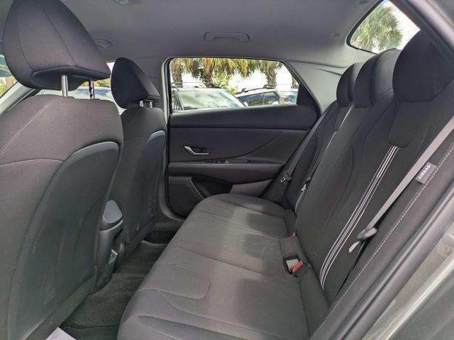Certified 2025 Hyundai Elantra Hybrid FWD image 13