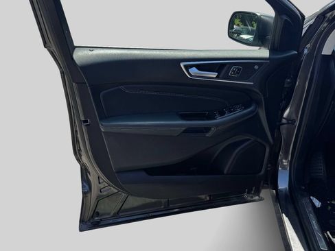 Used 2019 Ford Edge Titanium w/ Equipment Group 301A AWD/4WD image 13