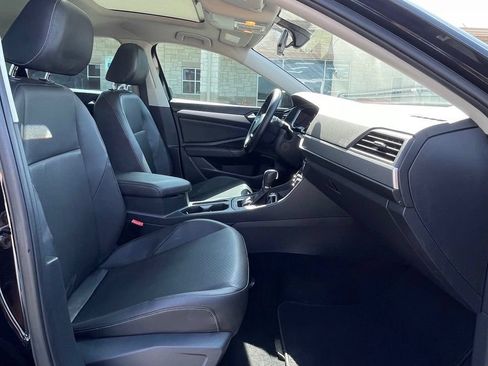 Used 2019 Volkswagen Jetta SE w/ Cold Weather Package FWD image 25