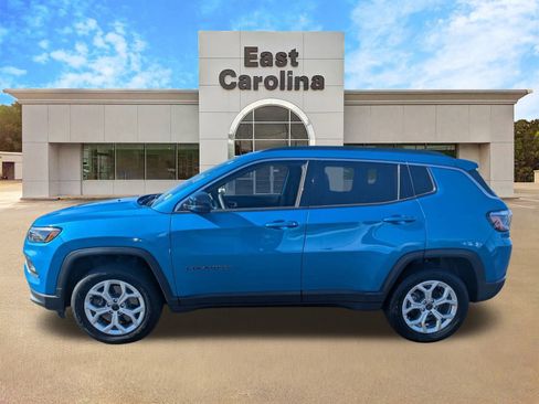 Certified 2025 Jeep Compass Latitude image 7