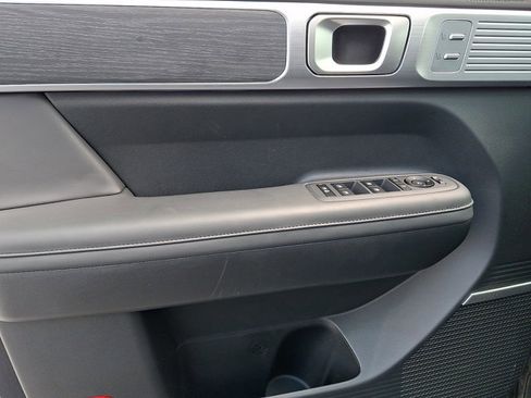 Used 2025 Hyundai Santa Fe Limited AWD/4WD image 12