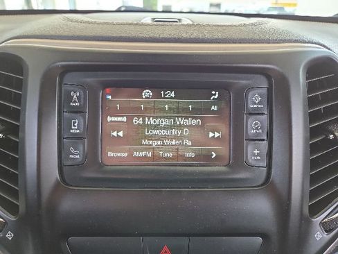 Used 2016 Jeep Cherokee Latitude w/ Cold Weather Group AWD/4WD image 56