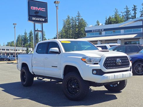 Used 2018 Toyota Tacoma TRD Sport RWD image 1