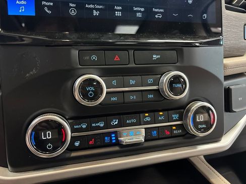 Used 2024 Ford Expedition Limited RWD image 28