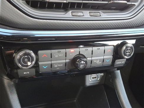 Used 2024 Jeep Compass Latitude w/ Convenience Group image 18