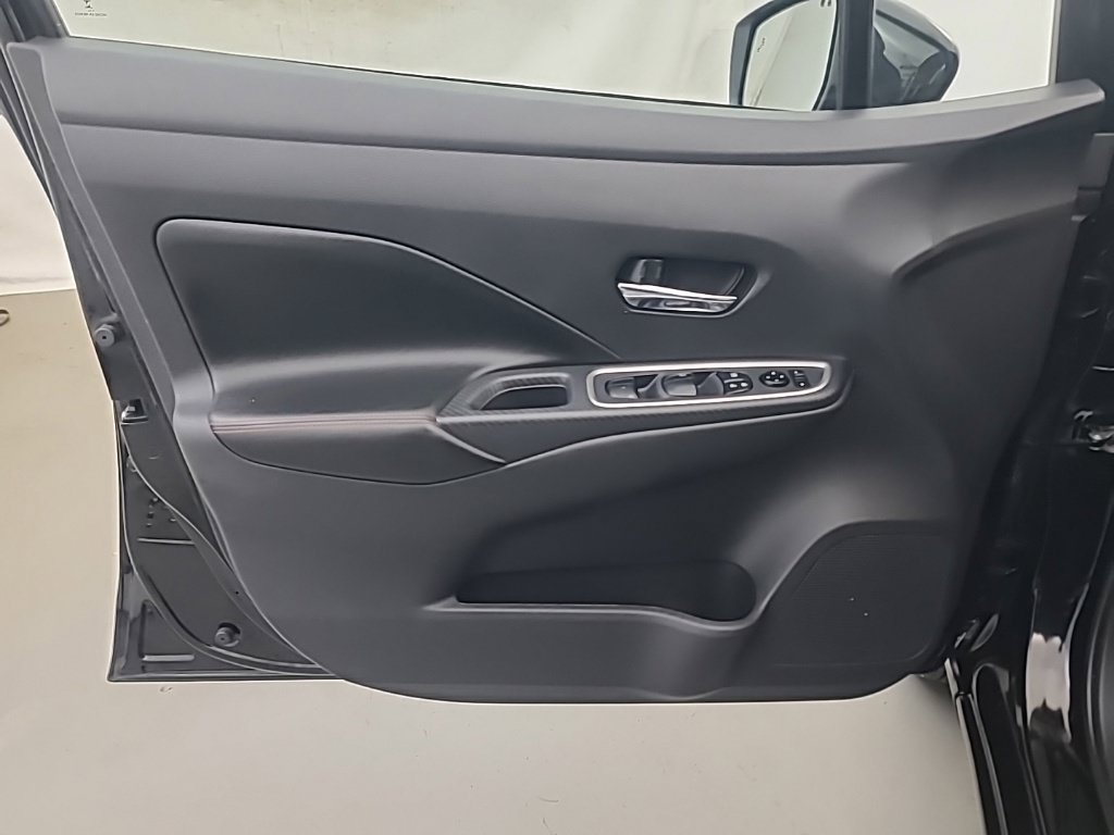 Used 2024 Nissan Versa SR FWD image 22