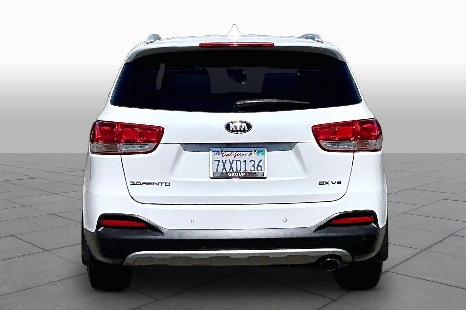 Used 2017 Kia Sorento EX FWD image 4