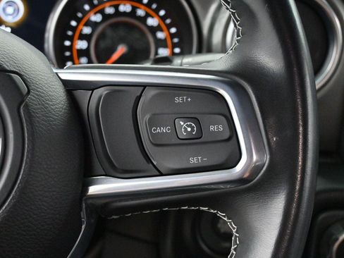 Used 2022 Jeep Wrangler Unlimited Sahara w/ LED Lighting Group AWD/4WD image 18