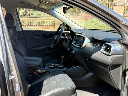 Used 2018 Kia Sorento EX FWD image 11