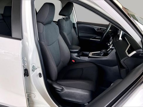Used 2023 Toyota RAV4 LE FWD image 9