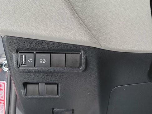 Used 2022 Toyota Corolla Cross LE FWD image 32