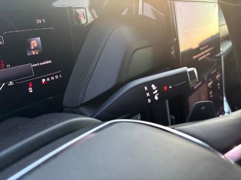 Used 2025 GMC Yukon Denali AWD/4WD image 28