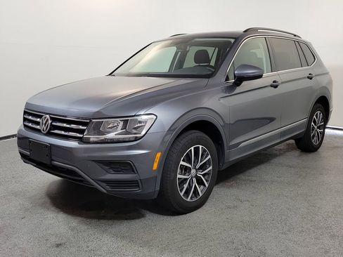 Used 2020 Volkswagen Tiguan SE w/ Panoramic Sunroof Package AWD/4WD image 3