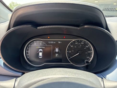 Used 2025 Nissan Versa SV FWD image 21