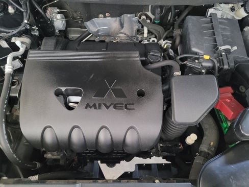 Used 2016 Mitsubishi Outlander SEL AWD/4WD image 30