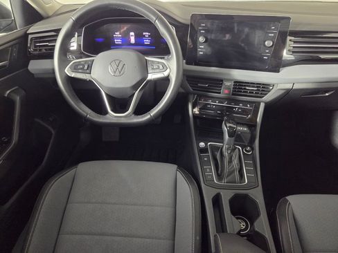 Used 2025 Volkswagen Jetta SE w/ Sunroof Package FWD image 25