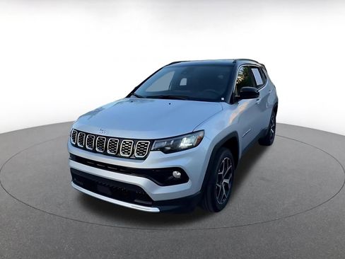 Used 2025 Jeep Compass Limited image 8
