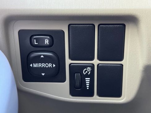 Used 2011 Toyota Prius Three image 27