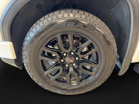 Used 2023 GMC Sierra 1500 Elevation w/ X31 Off-Road Package AWD/4WD image 9