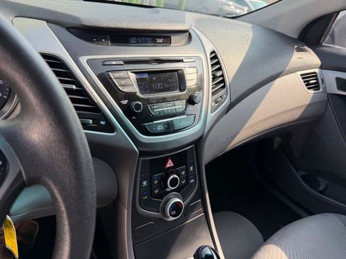 Used 2016 Hyundai Elantra SE FWD image 17