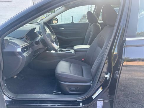 Used 2025 Nissan Altima 2.5 SV FWD image 28