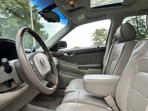 Used 2005 Cadillac De Ville w/ Limited Edition Package FWD image 16