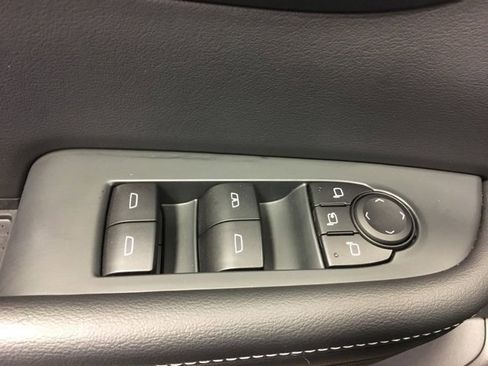 Used 2025 Buick Enclave Preferred image 32