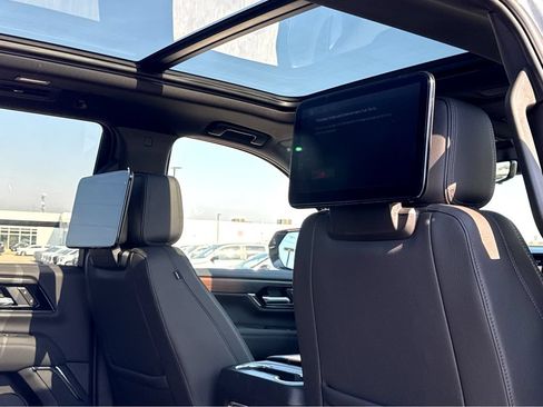 New 2026 GMC Yukon Denali w/ Denali Reserve Package AWD/4WD image 8