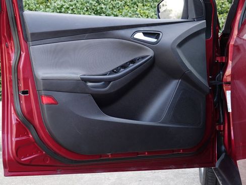 Used 2014 Ford Focus SE image 35