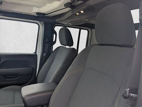 Used 2025 Jeep Wrangler Sahara image 15