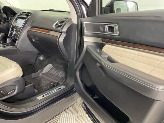 Used 2017 Ford Explorer Platinum AWD/4WD image 23