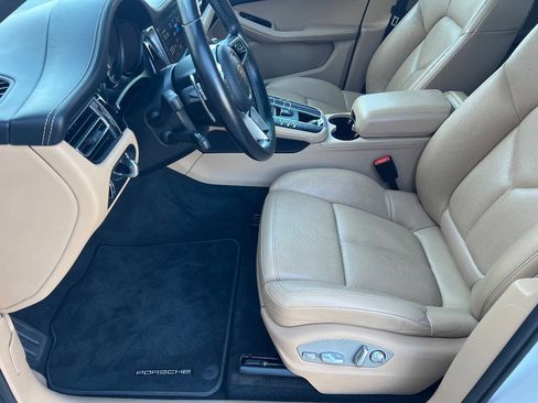 Used 2021 Porsche Macan image 20