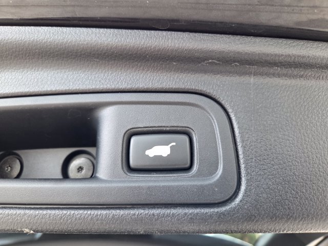 Used 2017 Honda Pilot Touring image 10