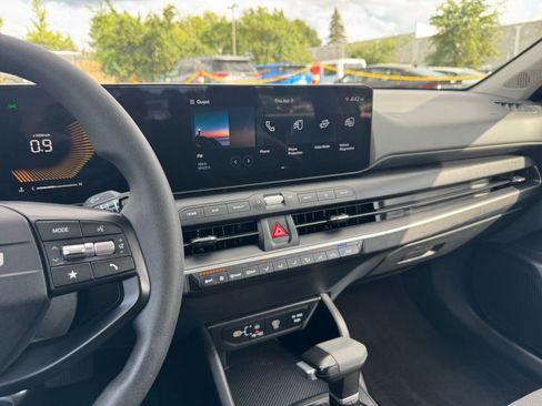 Used 2025 Kia K4 LXS image 17