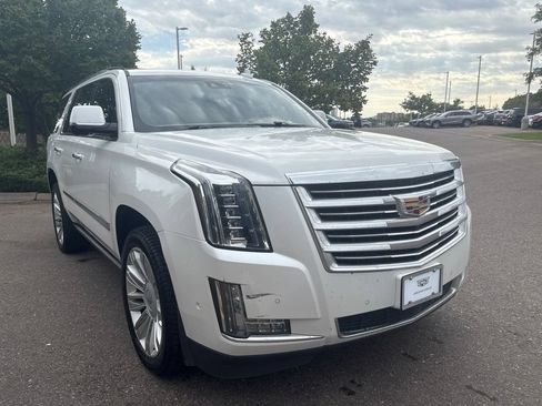 Used 2018 Cadillac Escalade Platinum AWD/4WD image 7