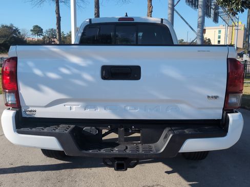 Used 2022 Toyota Tacoma SR image 9