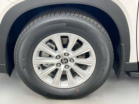 New 2026 Toyota Grand Highlander FWD image 8