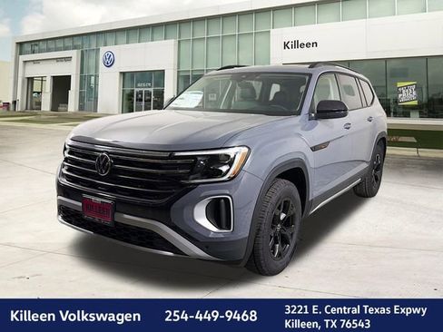 New 2026 Volkswagen Atlas Peak Edition image 3